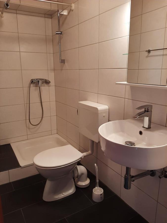 Moderne Wohnung Im Grunen Mit Schoner Terasse เทตต์นัง ภายนอก รูปภาพ
