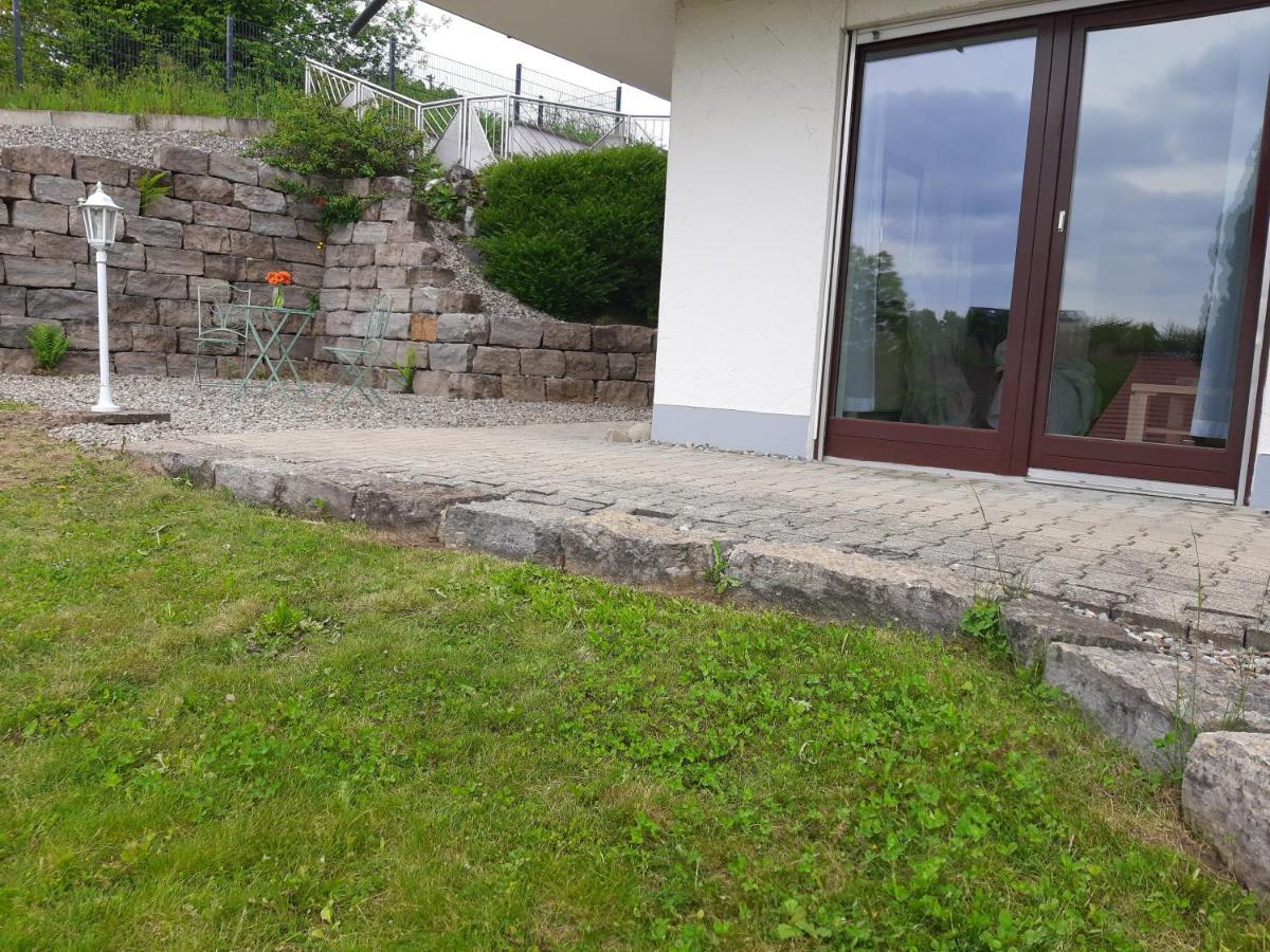 Moderne Wohnung Im Grunen Mit Schoner Terasse เทตต์นัง ภายนอก รูปภาพ